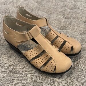Propet leather sandals size 9.5 W